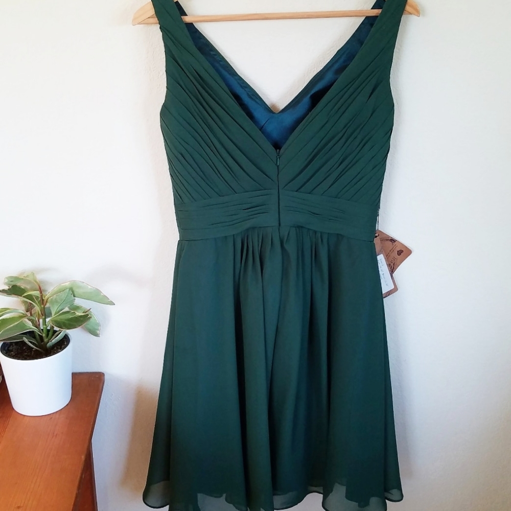 Elegant Green Midi Dress - Picture 6 of 8